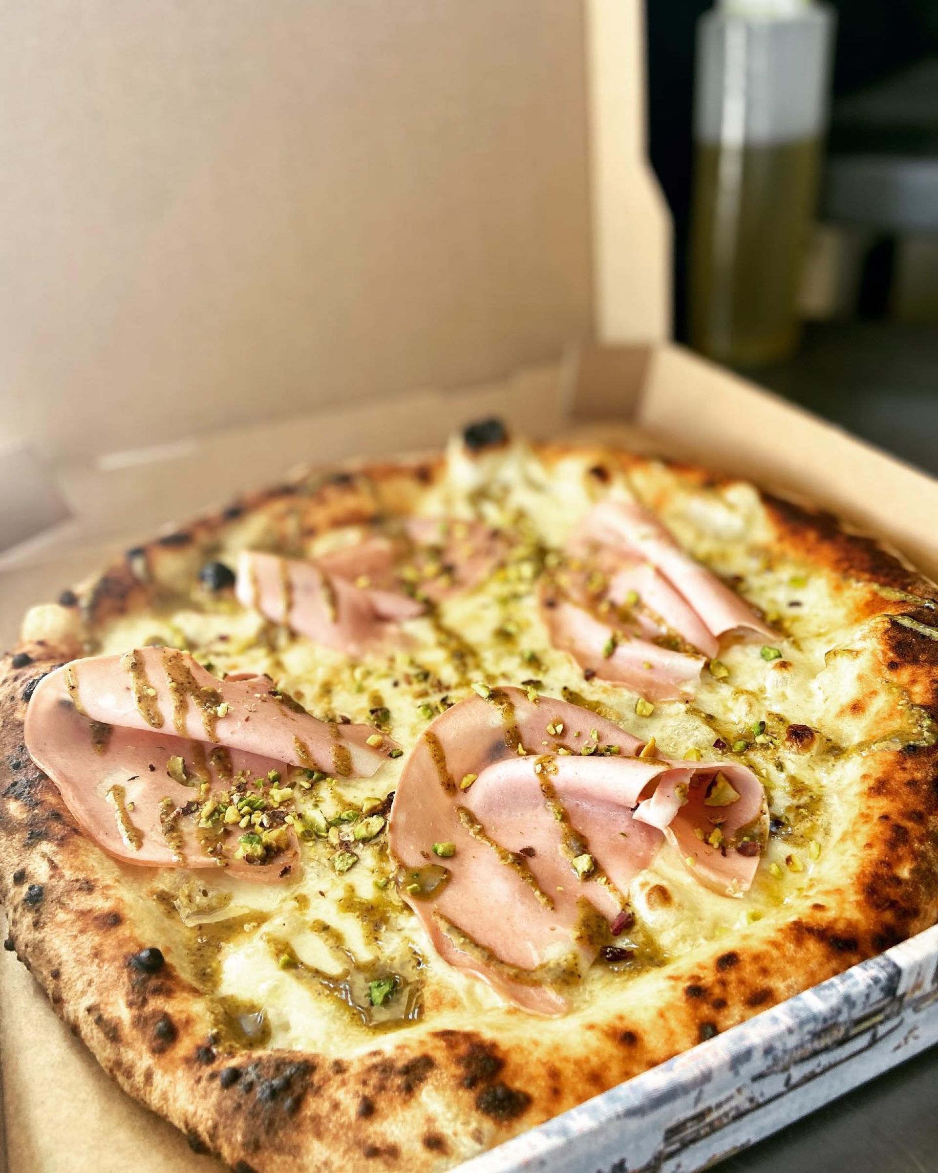 Pizza Mortadella e Pistacchio